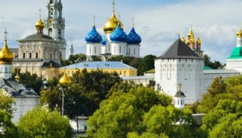 Преподобный Сергий Радонежский основал монастырь, впоследствии ставший Троице-Сергиевой лаврой Преподобный Сергий Радонежский основал монастырь, впоследствии ставший Троице-Сергиевой лаврой